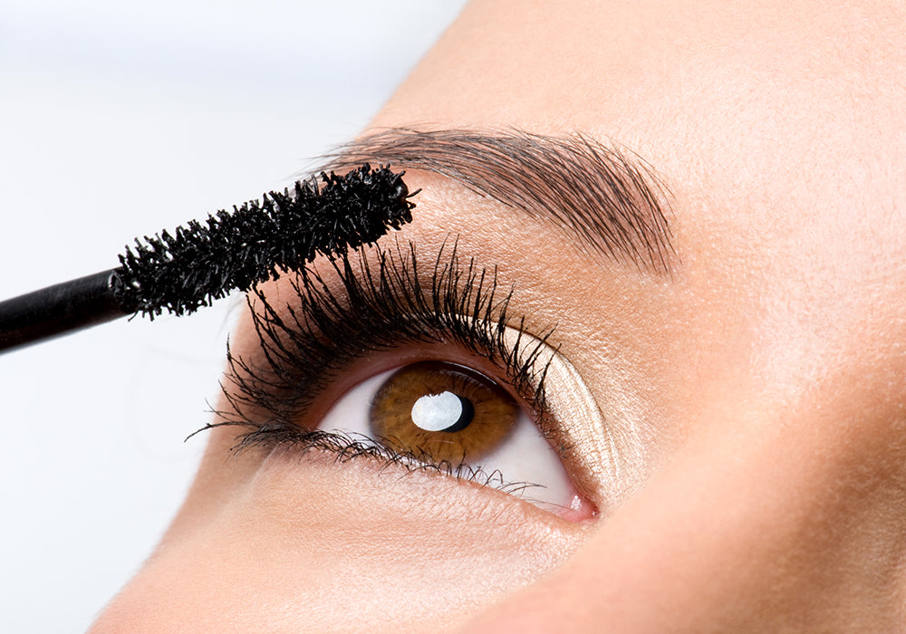 Magnify Your Lashes: The Magic of Mascara